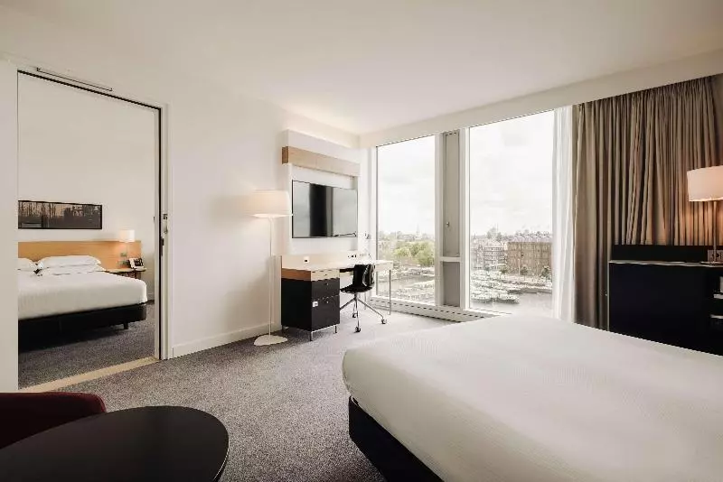 キングサイズベッドのスイートルーム, Doubletree By Hilton  Amsterdam Centraal Station