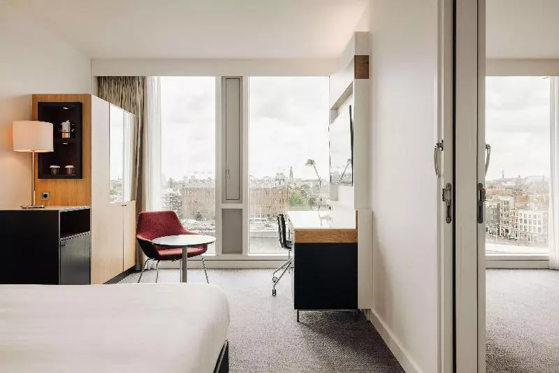 キングサイズベッドのスイートルーム, Doubletree By Hilton  Amsterdam Centraal Station