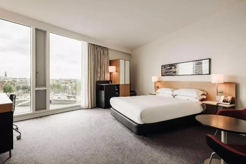 キングサイズベッドのスイートルーム, Doubletree By Hilton  Amsterdam Centraal Station