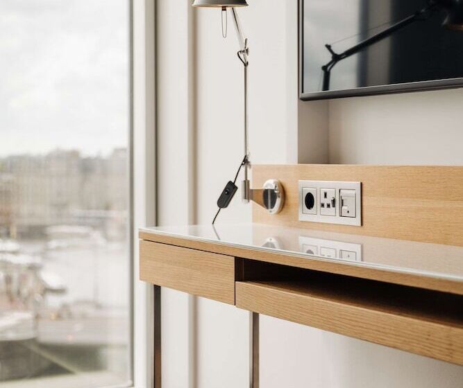 سوییت اجرایی, Doubletree By Hilton  Amsterdam Centraal Station