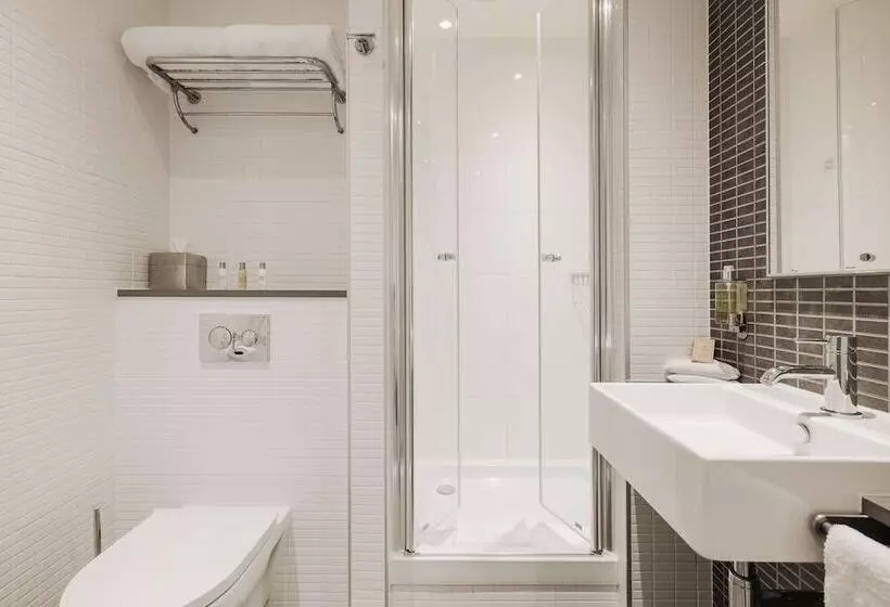 クイーンサイズベッドのエクゼクティブルーム, Doubletree By Hilton  Amsterdam Centraal Station