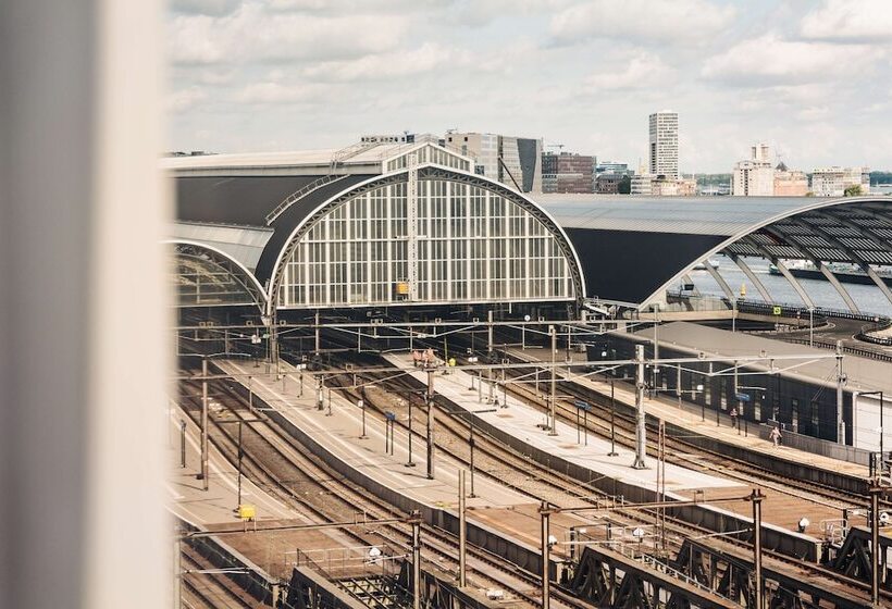 اتاق لوکس با تخت بزرگ, Doubletree By Hilton  Amsterdam Centraal Station