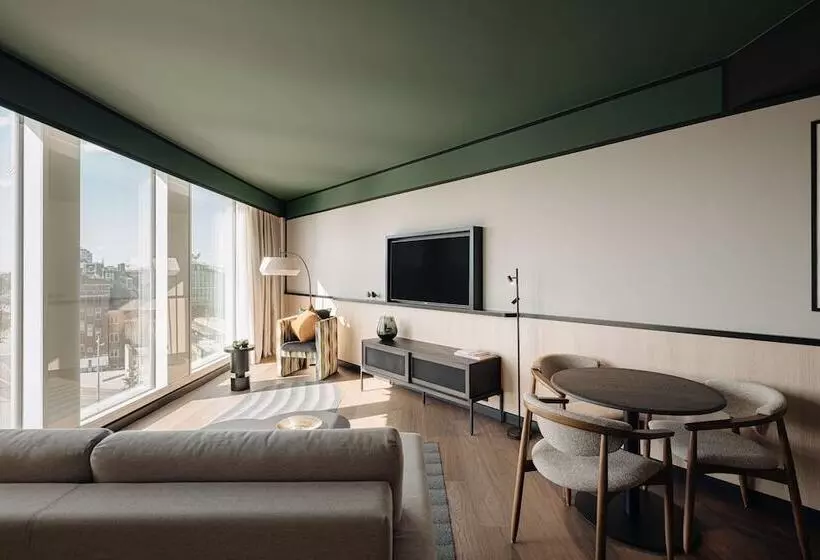 キングサイズベッドのスイートルーム, Doubletree By Hilton  Amsterdam Centraal Station