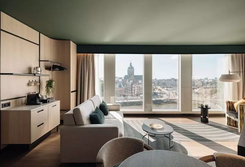 キングサイズベッドのスイートルーム, Doubletree By Hilton  Amsterdam Centraal Station
