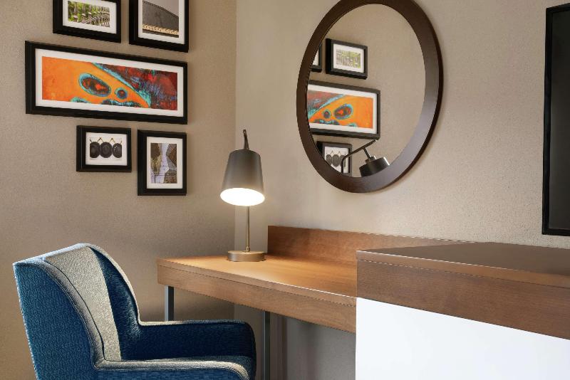 キングサイズベッドのスタンダードルーム, Hampton Inn & Suites Ephrata Mountain Springs