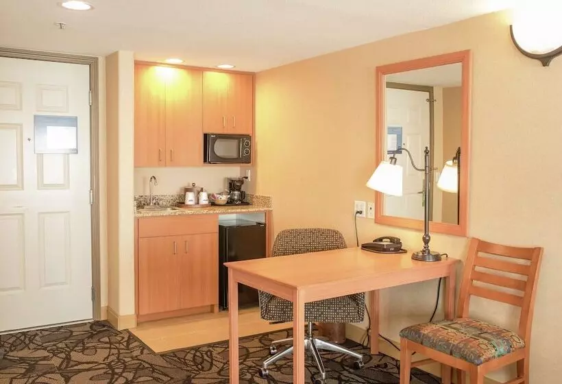 スイート, Hampton Inn & Suites Lathrop