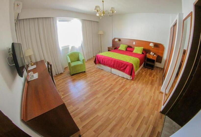 جناح ملكى, Hostal Del Sol Spa