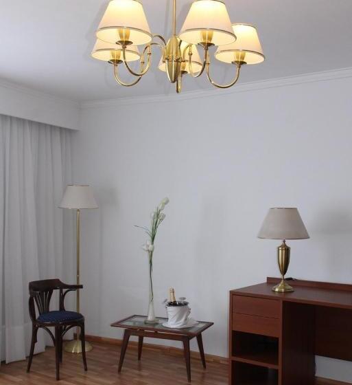 سوئیت رویال, Hostal Del Sol Spa