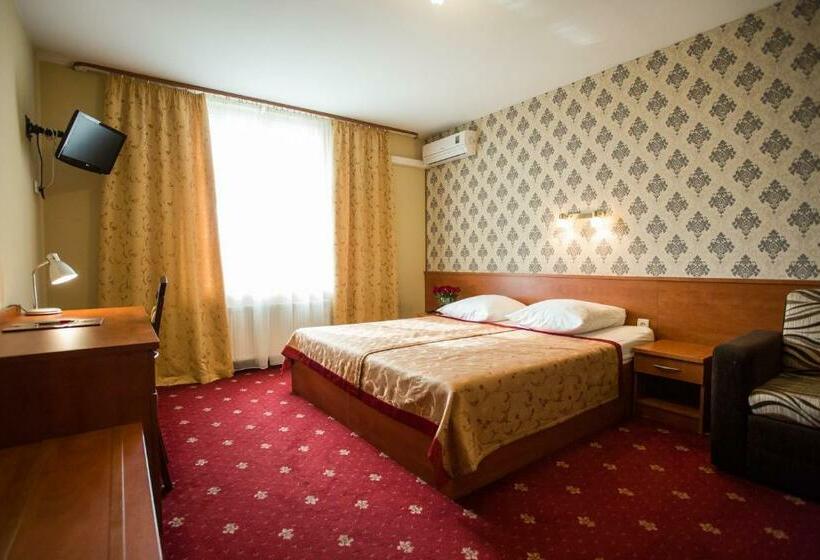 标准间, Maksymilian