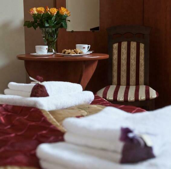 标准间, Maksymilian