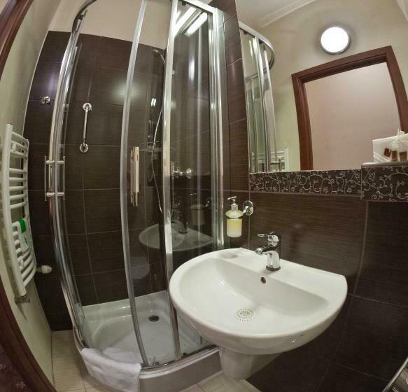 标准间, Maksymilian