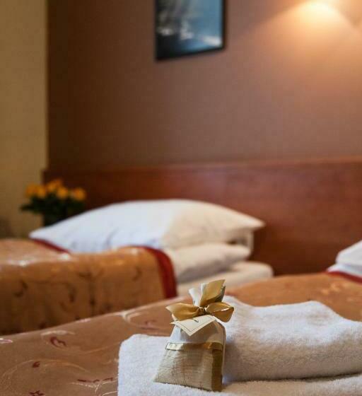 标准间, Maksymilian