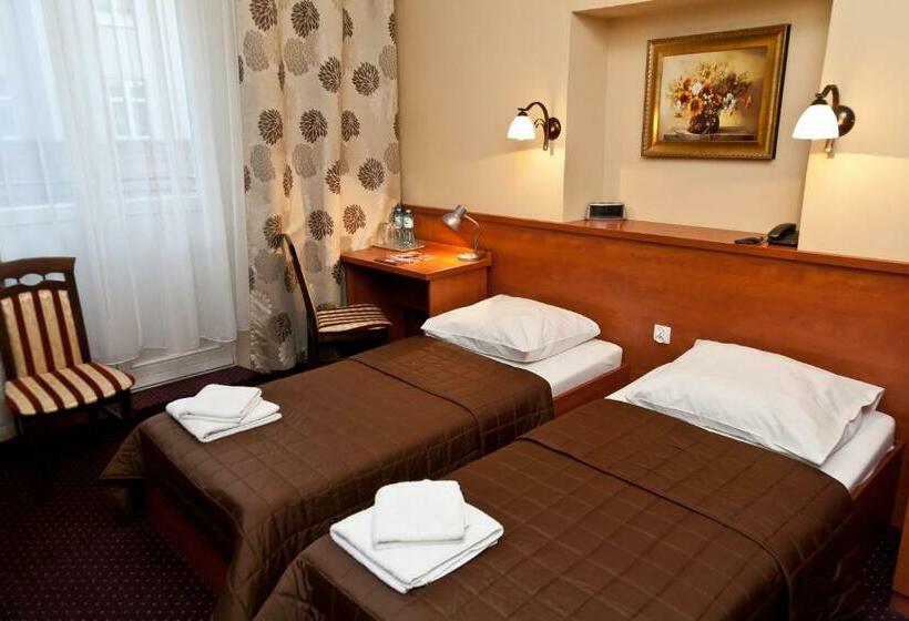 标准间, Maksymilian