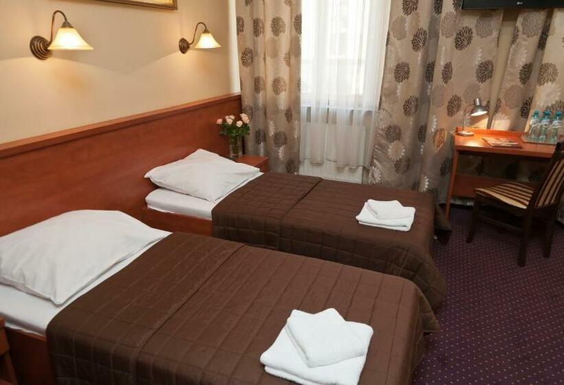 标准间, Maksymilian