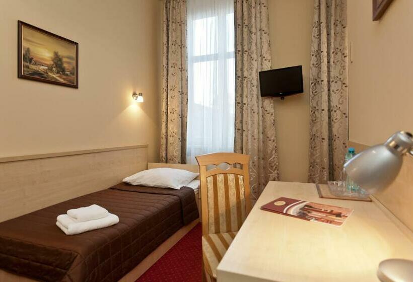 标准单人间, Maksymilian