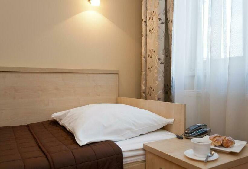 标准单人间, Maksymilian