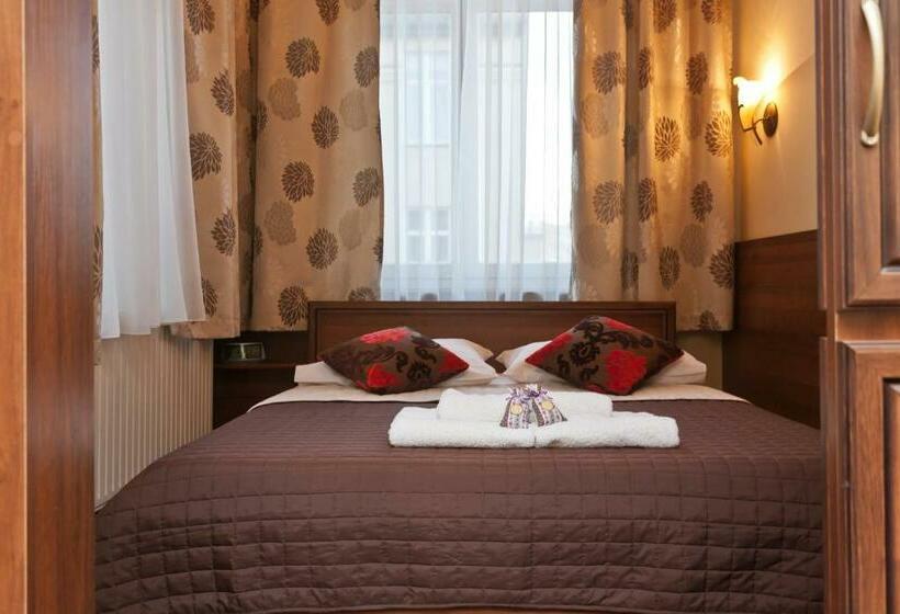 豪华工作室, Maksymilian