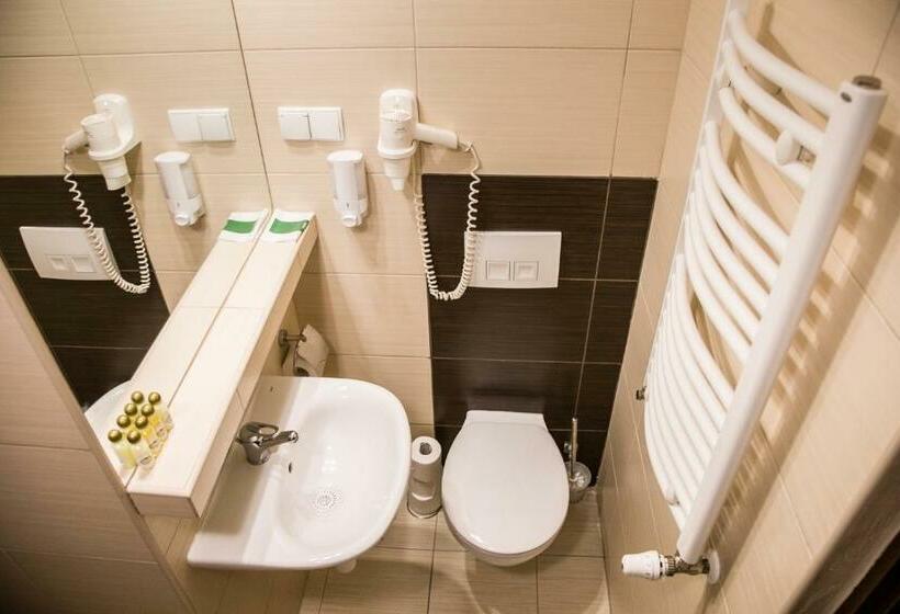 豪华工作室, Maksymilian