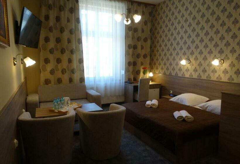 舒适型房间, Maksymilian