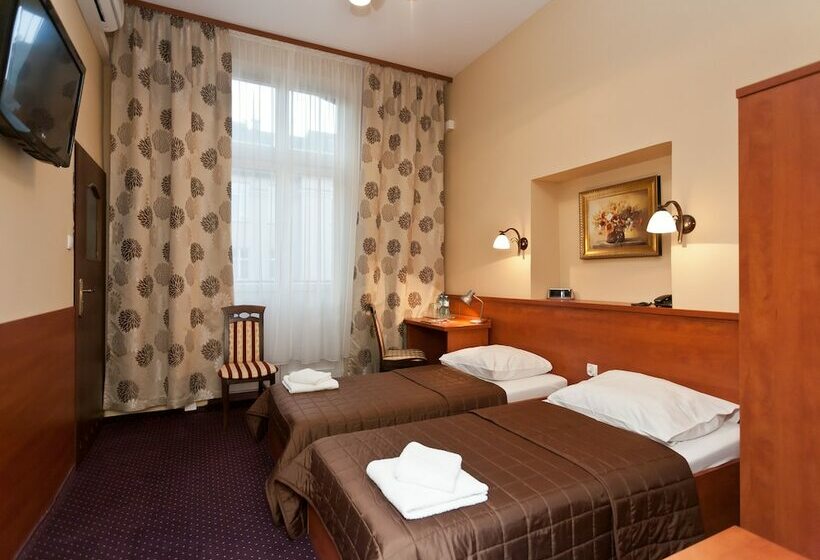 标准间, Maksymilian