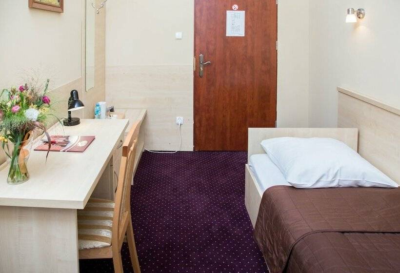 标准单人间, Maksymilian