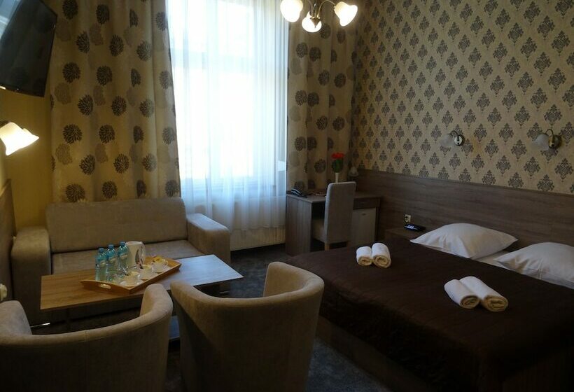 舒适型房间, Maksymilian