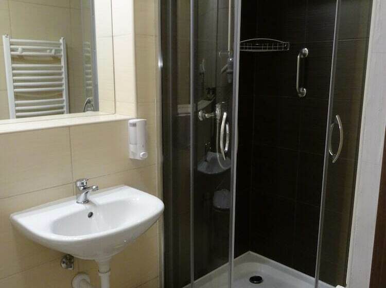 舒适型房间, Maksymilian