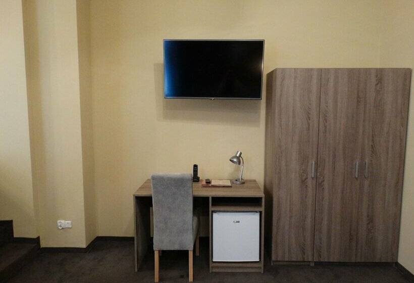 豪华房间, Maksymilian