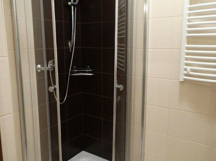 豪华房间, Maksymilian