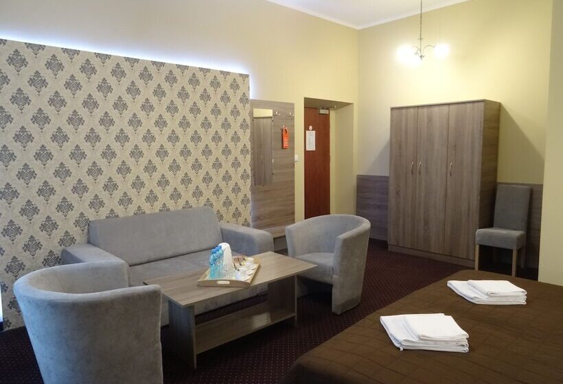 舒适型房间, Maksymilian