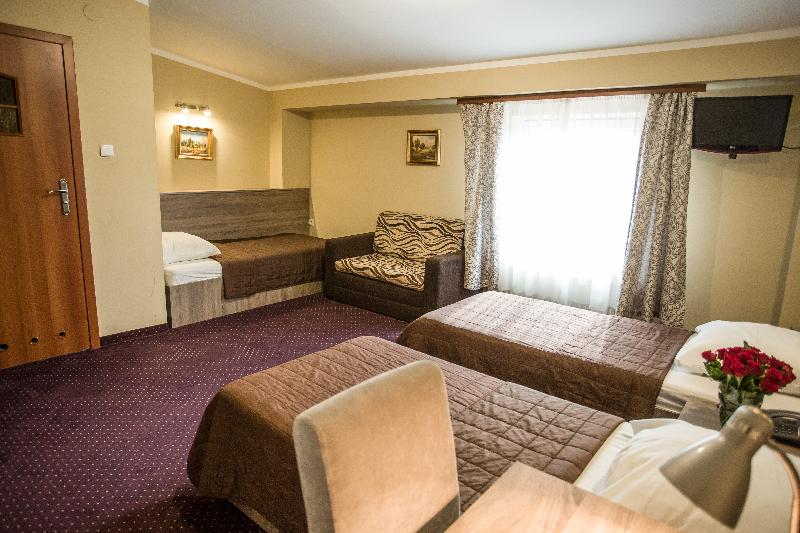 标准三人间, Maksymilian