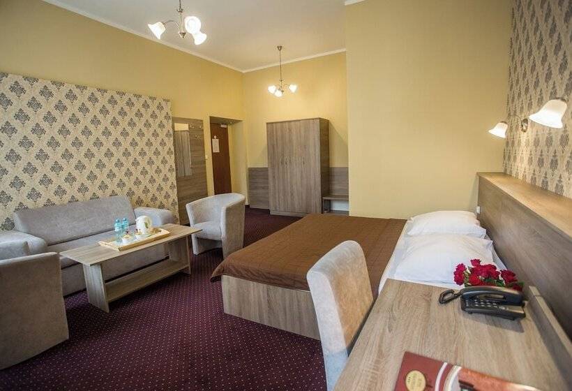 舒适型房间, Maksymilian