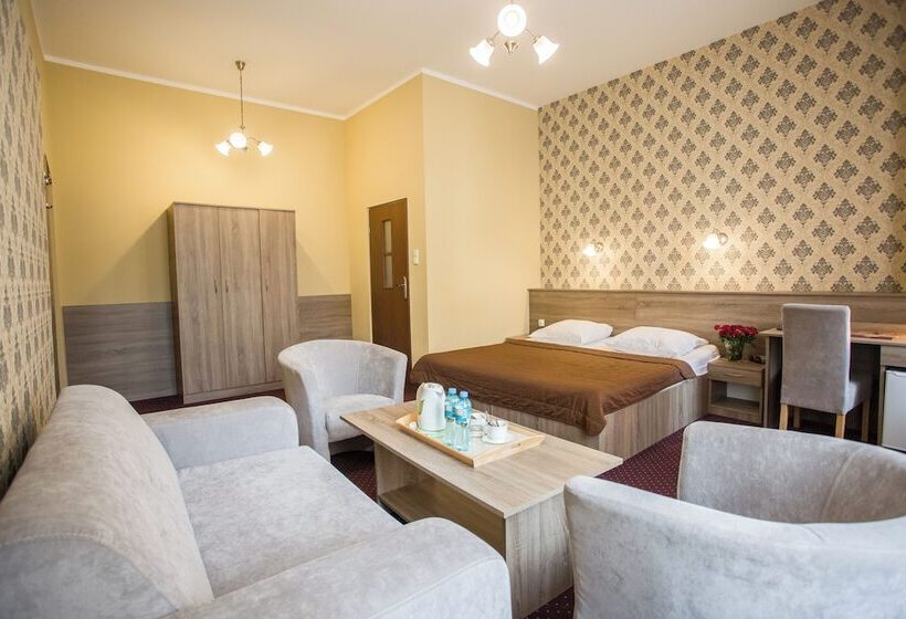 舒适型房间, Maksymilian