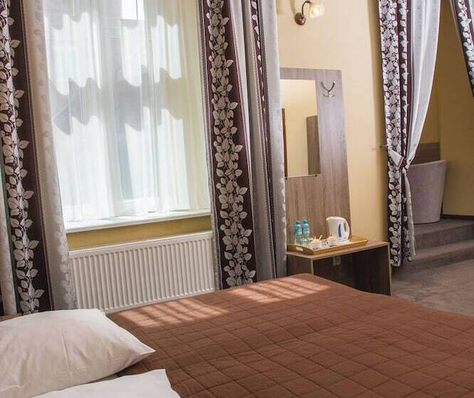 豪华房间, Maksymilian