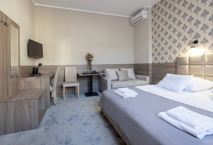 高级大房间, Maksymilian