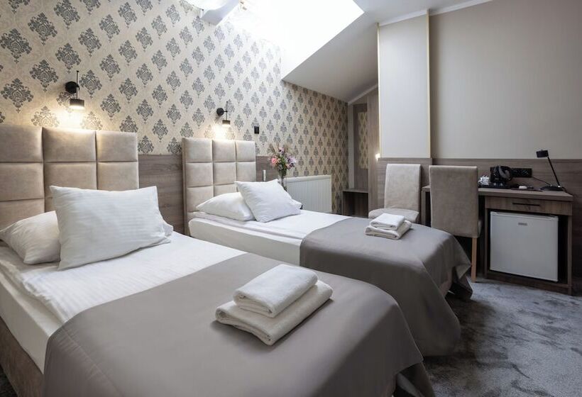 高级大房间, Maksymilian