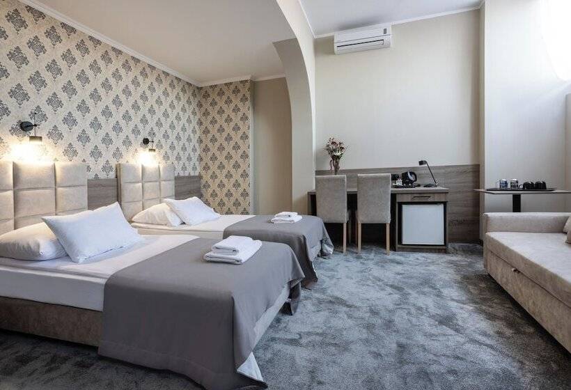 高级大房间, Maksymilian