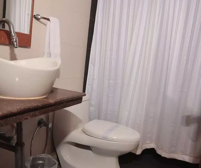سوییت با چشم‌انداز استخر, Muthu Vailankanni Residency