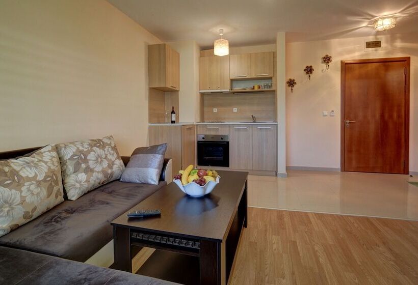 דירת חדר, Redenka Holiday Club