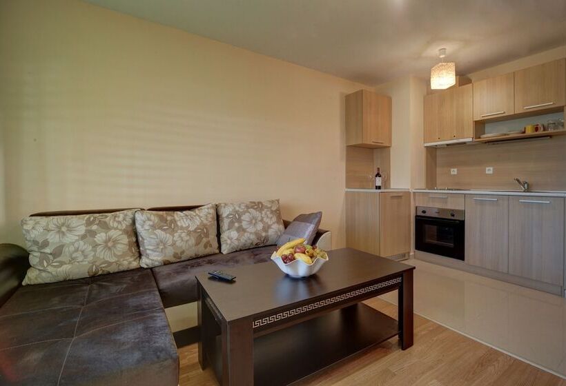 דירת חדר, Redenka Holiday Club