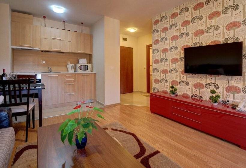 דירת חדר, Redenka Holiday Club