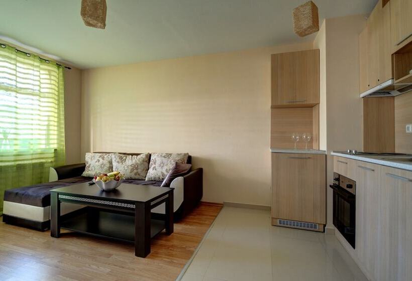 דירת חדר, Redenka Holiday Club