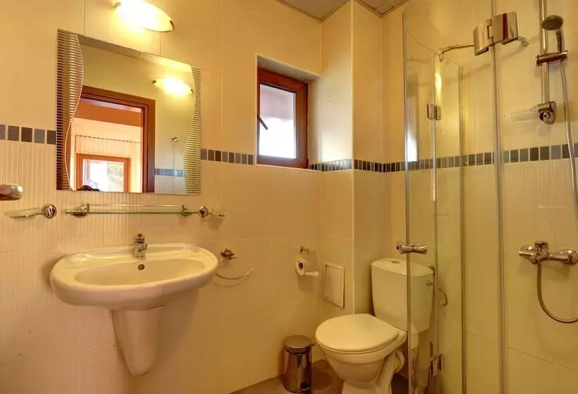 Villa 3 Makuuhuonetta, Redenka Holiday Club