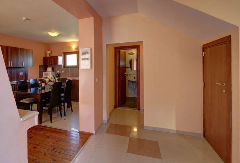 וילה בת 3 חדרי שינה, Redenka Holiday Club