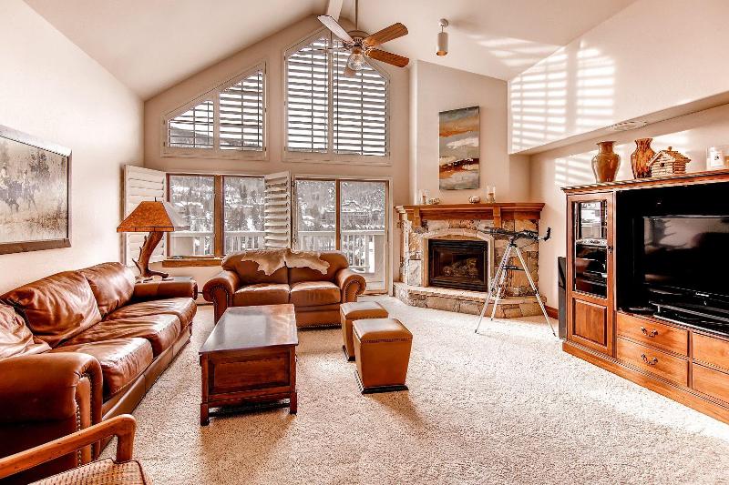 침실 3개 아파트, St. James Place