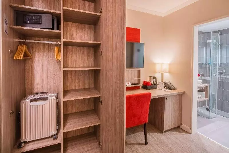 ４ベッドルームアパートメント, St. James Place