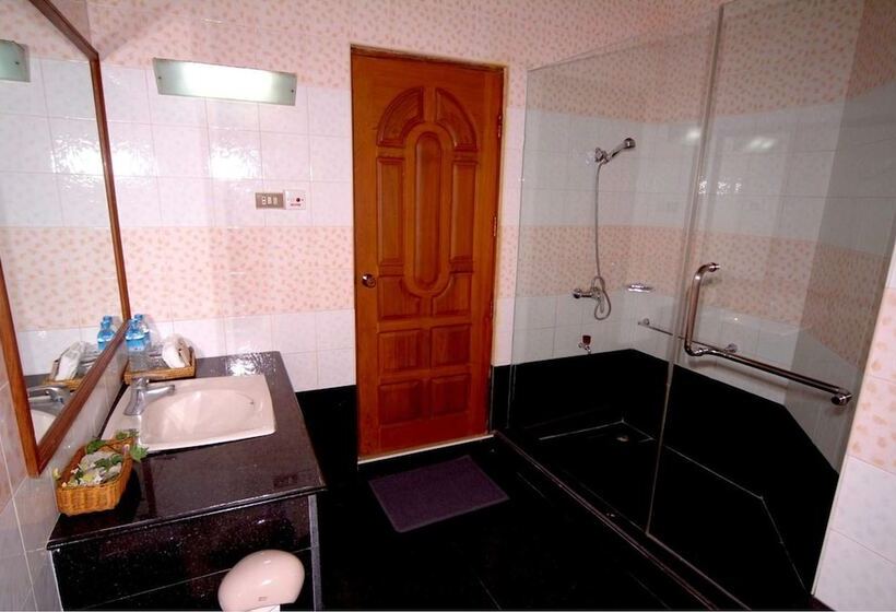 اتاق اجرایی با چشم‌انداز دریا, Sunny Paradise Resort