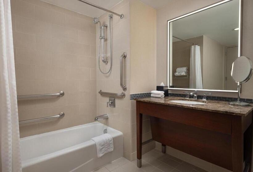 Standard Szoba King Size Bed, The Westin Reston Heights