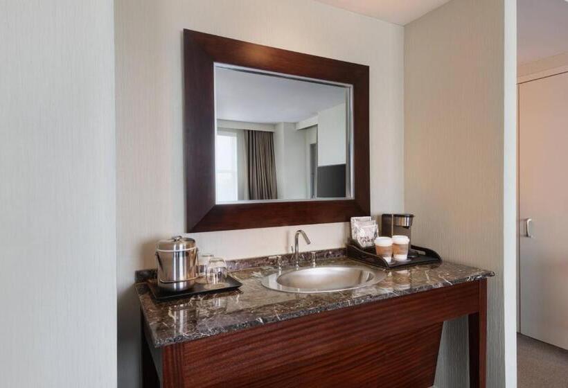 Люкс Executive Кровать Кинг, The Westin Reston Heights