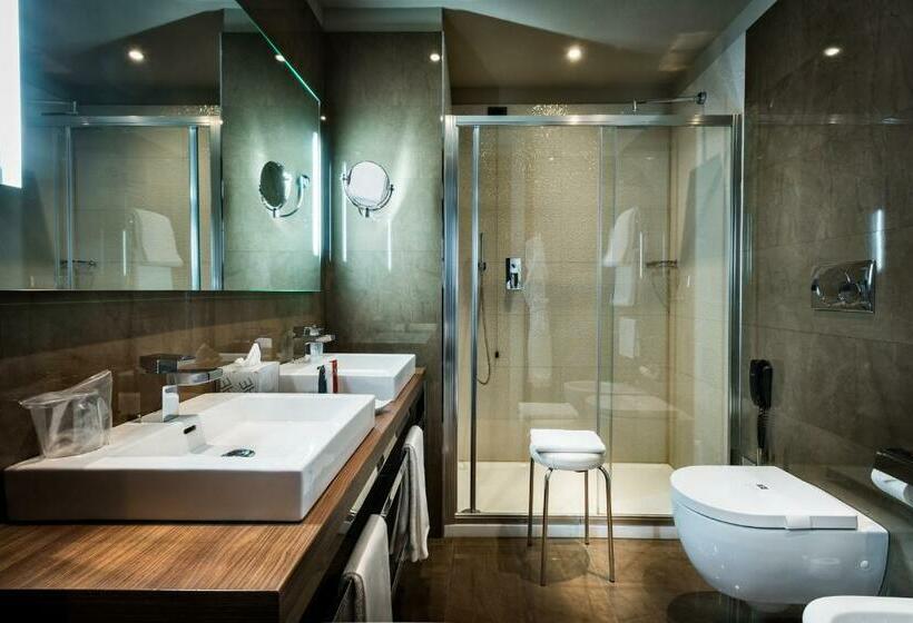 اتاق سوپریور, Uptown Palace